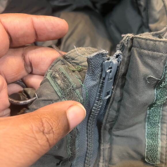 The North Face Men’s Large McMurdo Parka Gray Insulated Down Hooded Winter Coat - Picture 4 of 10